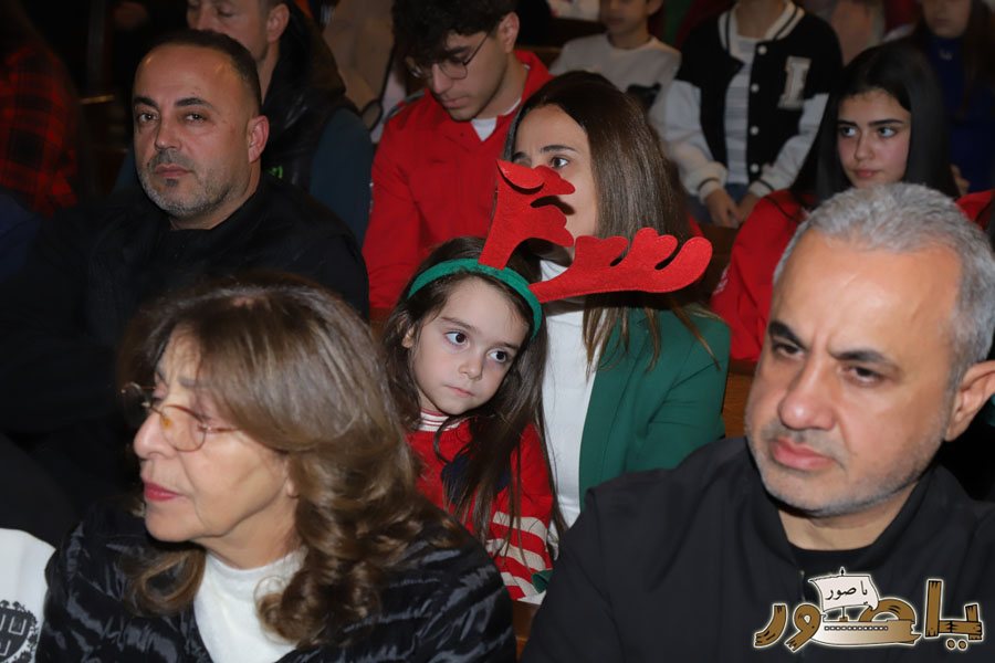 بالصور: رسيتال ميلادي حاشد في كاتدرائية سيدة البحار المارونية في صور