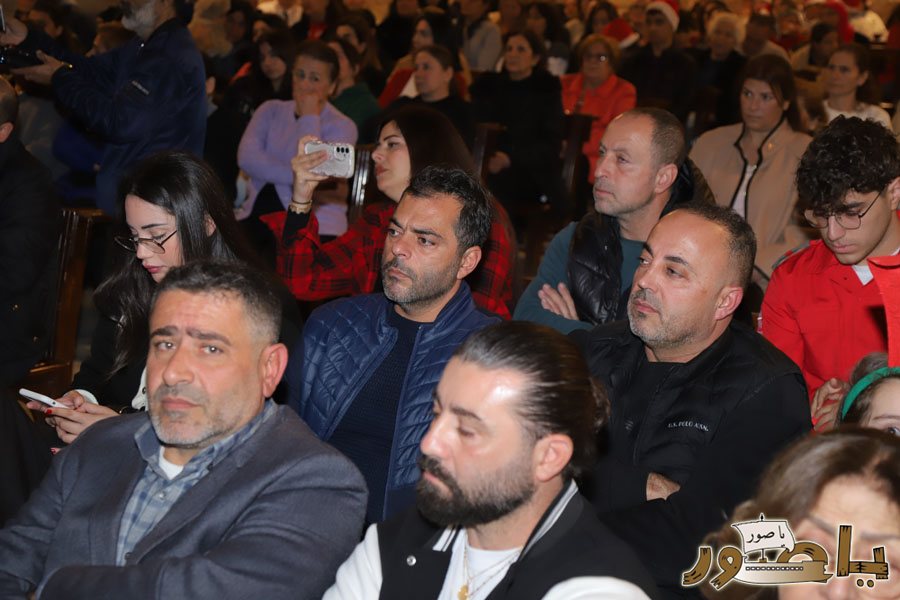 بالصور: رسيتال ميلادي حاشد في كاتدرائية سيدة البحار المارونية في صور