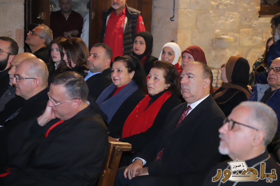 بالصور: رسيتال ميلادي حاشد في كاتدرائية سيدة البحار المارونية في صور