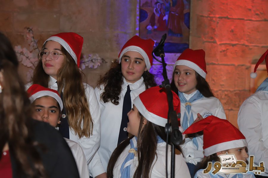 بالصور: رسيتال ميلادي حاشد في كاتدرائية سيدة البحار المارونية في صور