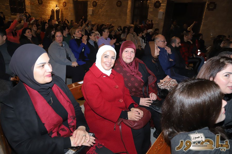 بالصور: رسيتال ميلادي حاشد في كاتدرائية سيدة البحار المارونية في صور