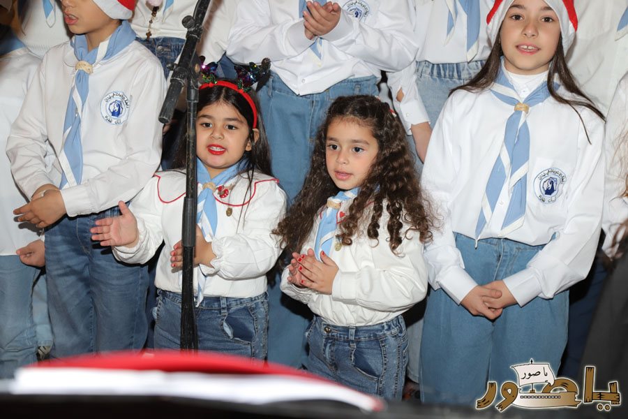 بالصور: رسيتال ميلادي حاشد في كاتدرائية سيدة البحار المارونية في صور