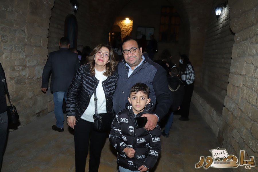 بالصور: رسيتال ميلادي حاشد في كاتدرائية سيدة البحار المارونية في صور