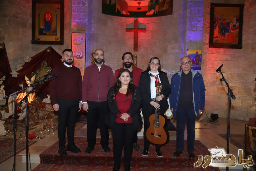 بالصور: رسيتال ميلادي حاشد في كاتدرائية سيدة البحار المارونية في صور
