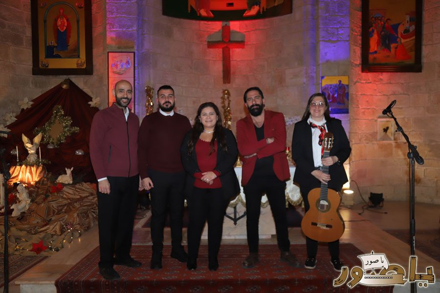 بالصور: رسيتال ميلادي حاشد في كاتدرائية سيدة البحار المارونية في صور