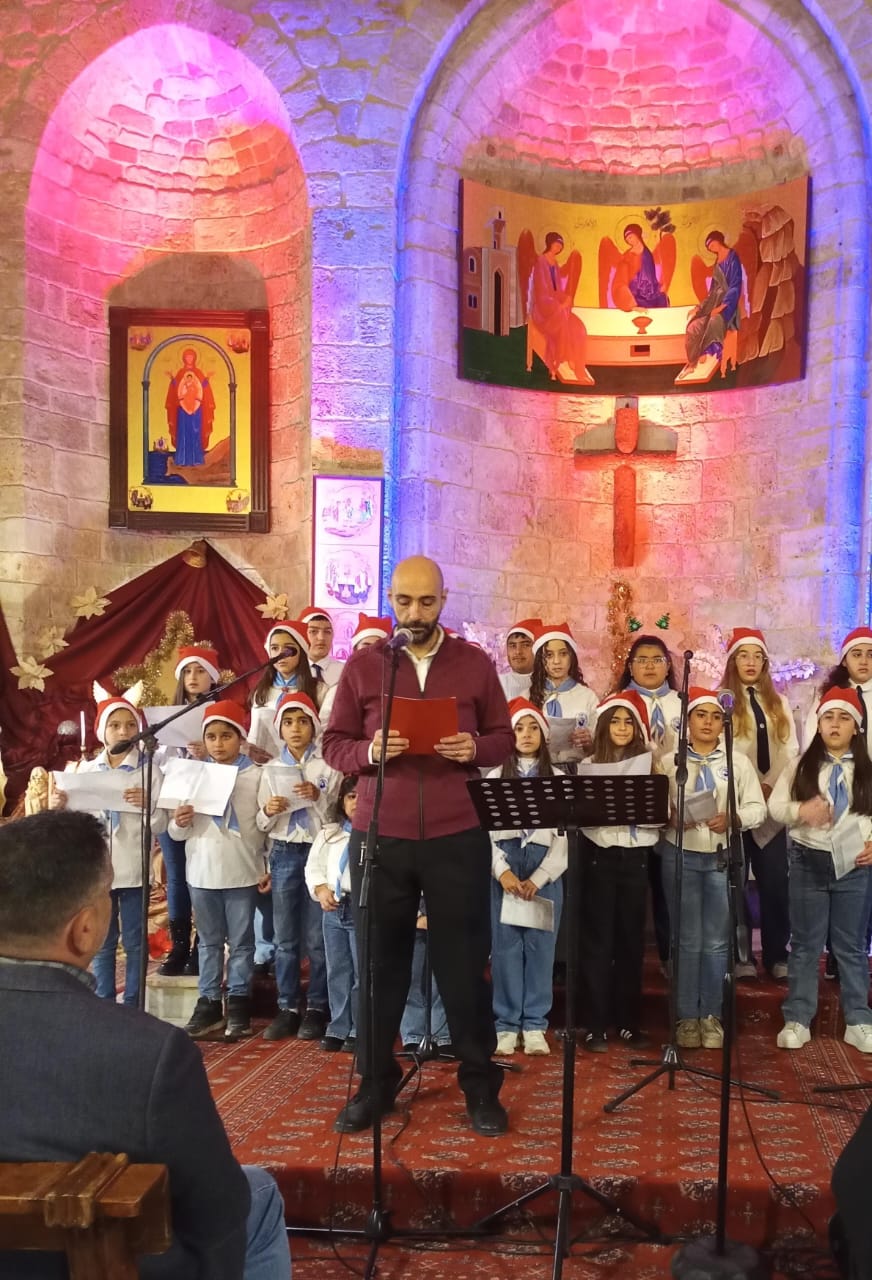 بالصور: رسيتال ميلادي حاشد في كاتدرائية سيدة البحار المارونية في صور