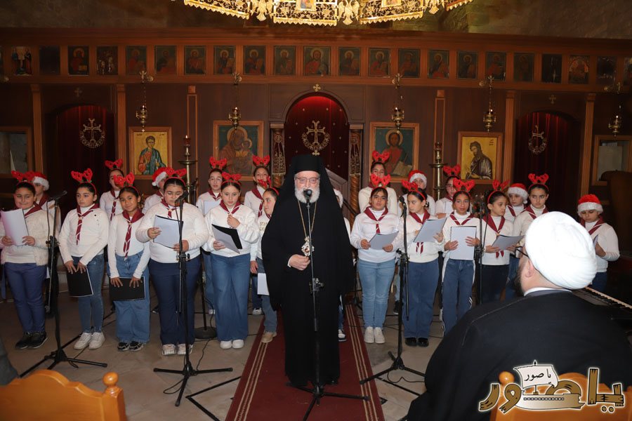 رسيتال ميلادي حاشد في كنيسة مار توما للروم الأرثوذكس صور