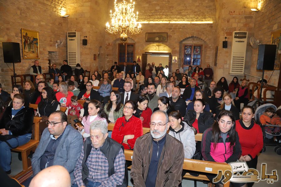 رسيتال ميلادي حاشد في كنيسة مار توما للروم الأرثوذكس صور