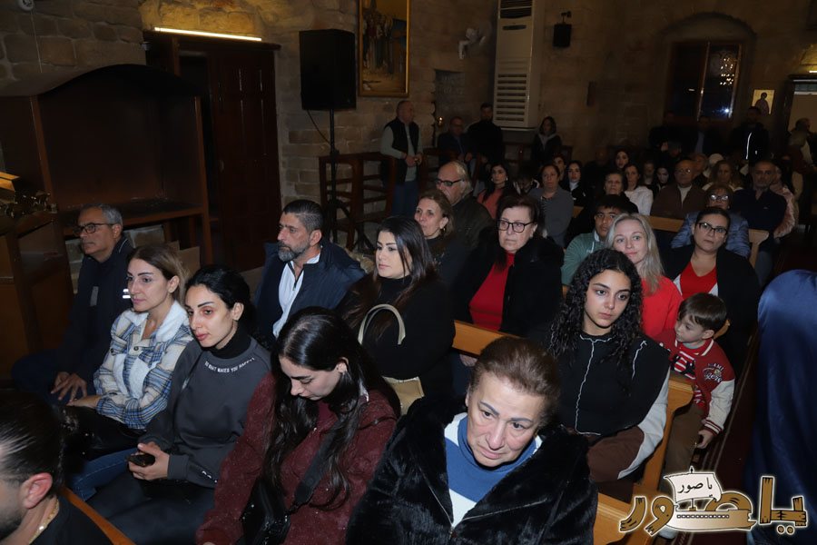 رسيتال ميلادي حاشد في كنيسة مار توما للروم الأرثوذكس صور