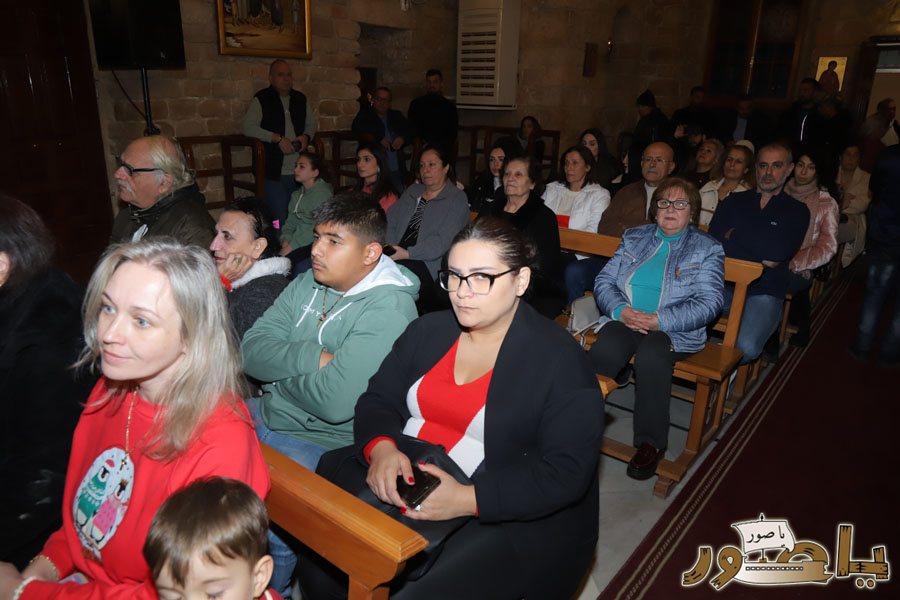 رسيتال ميلادي حاشد في كنيسة مار توما للروم الأرثوذكس صور