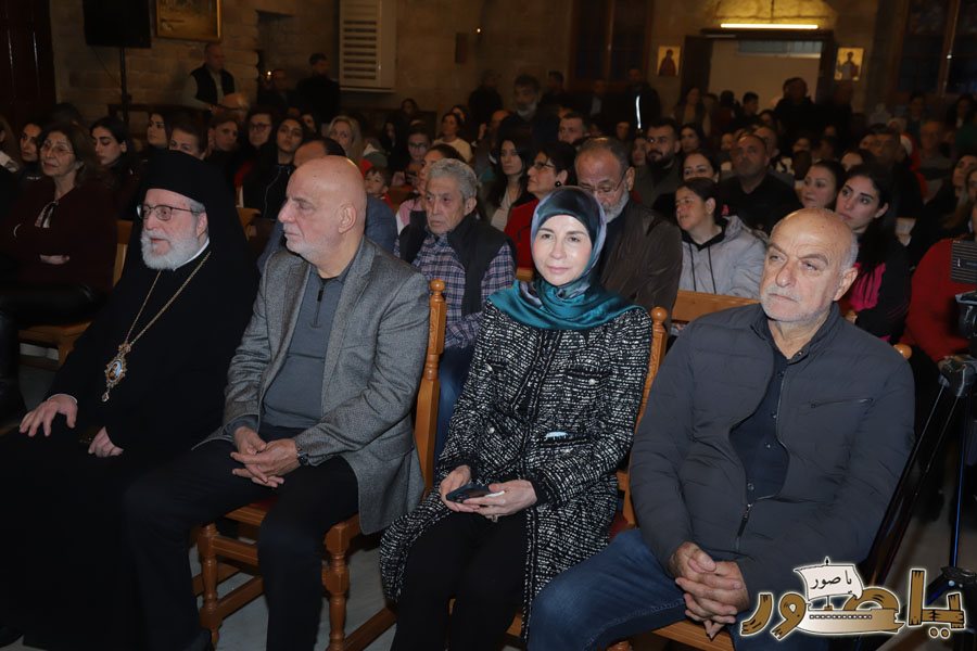 رسيتال ميلادي حاشد في كنيسة مار توما للروم الأرثوذكس صور