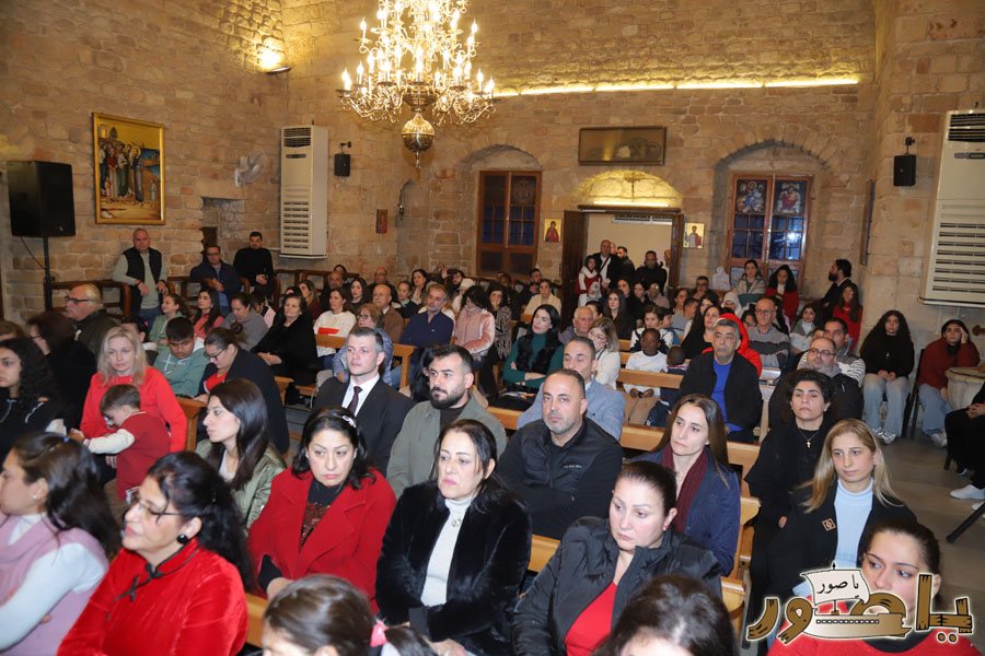 رسيتال ميلادي حاشد في كنيسة مار توما للروم الأرثوذكس صور