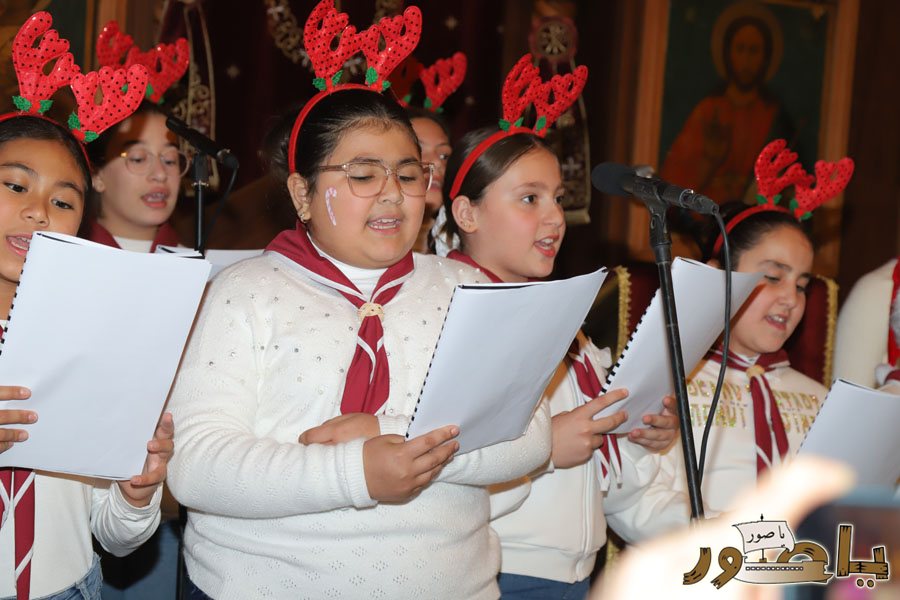 رسيتال ميلادي حاشد في كنيسة مار توما للروم الأرثوذكس صور
