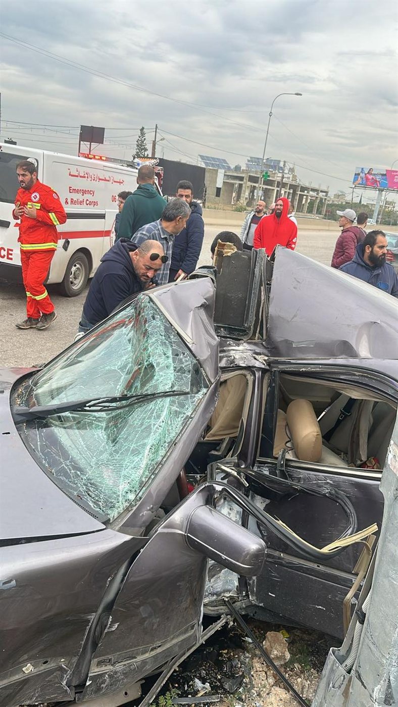 بالصور: اصطدام مروع بعمود إنارة يحصد قتيلا!