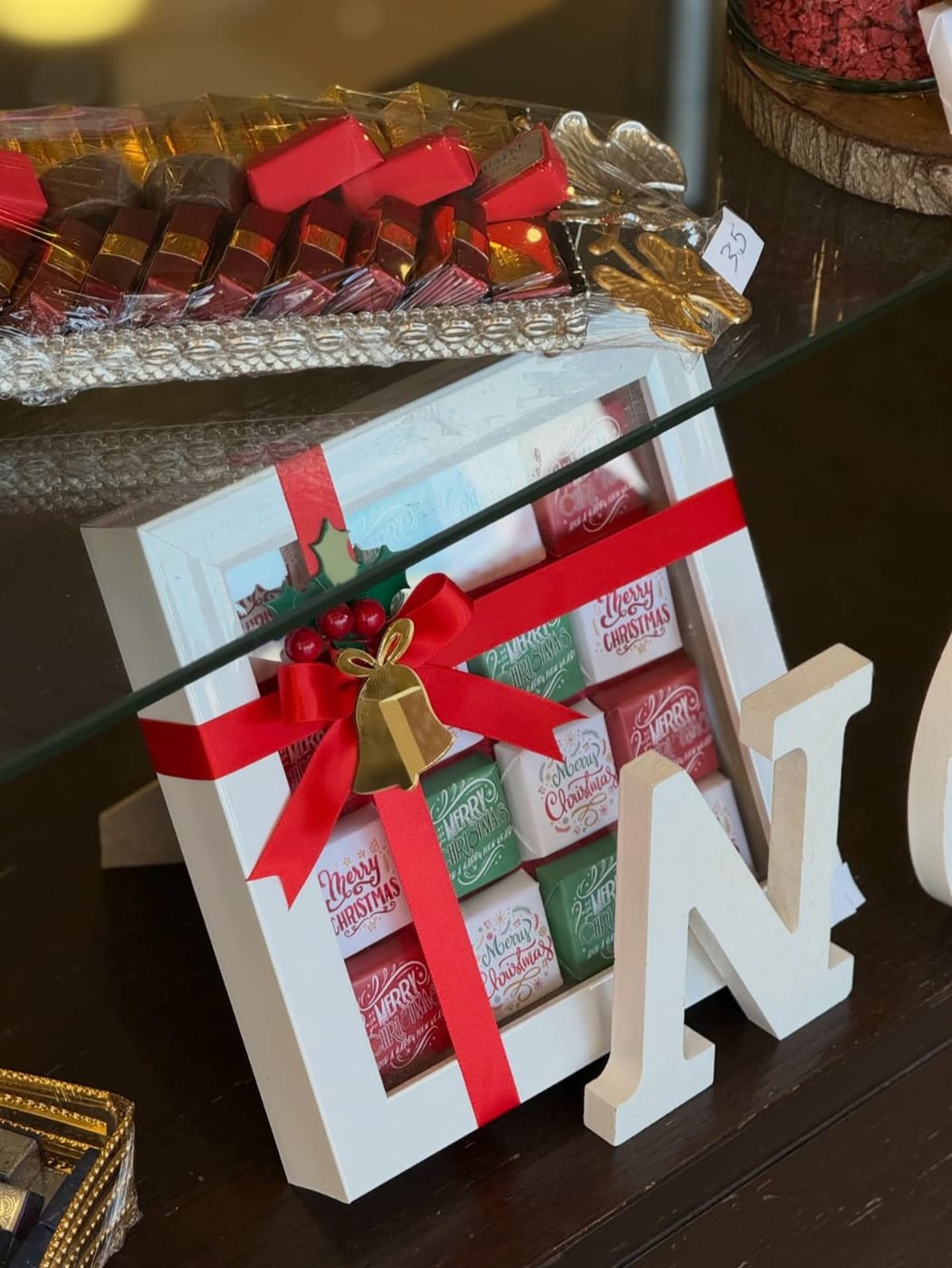 تشكيلة B che de No l عند حلويات الشاطىء بالإضافة لهدايا من الشوكولا بمناسبة الميلاد المجيد!