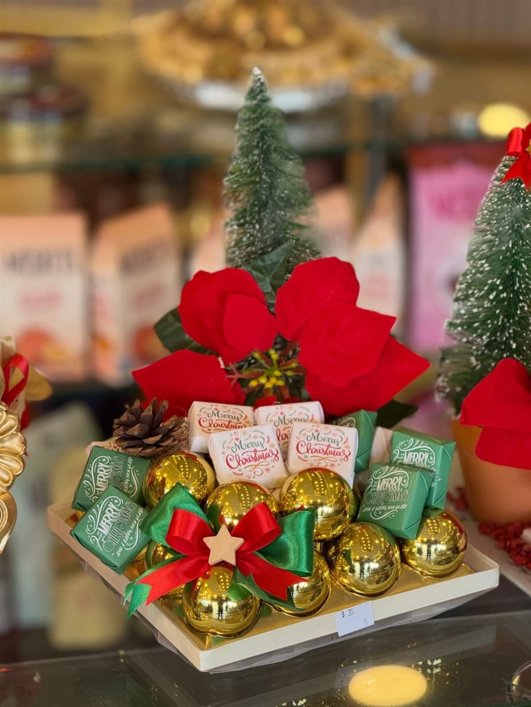 تشكيلة B che de No l عند حلويات الشاطىء بالإضافة لهدايا من الشوكولا بمناسبة الميلاد المجيد!