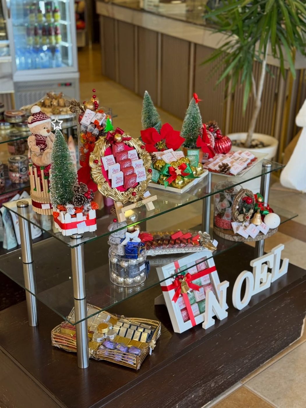 تشكيلة B che de No l عند حلويات الشاطىء بالإضافة لهدايا من الشوكولا بمناسبة الميلاد المجيد!