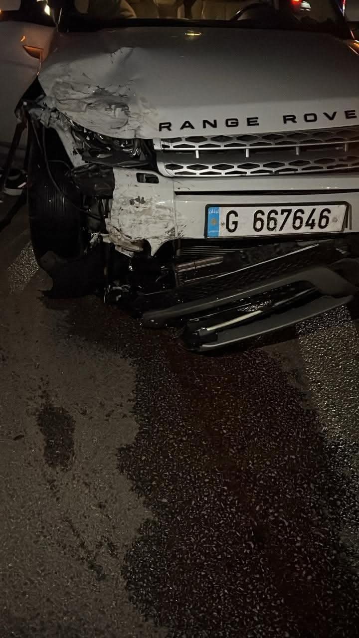 حادث مروري على الطريق العام يسفر عن إصابة أحد الركاب