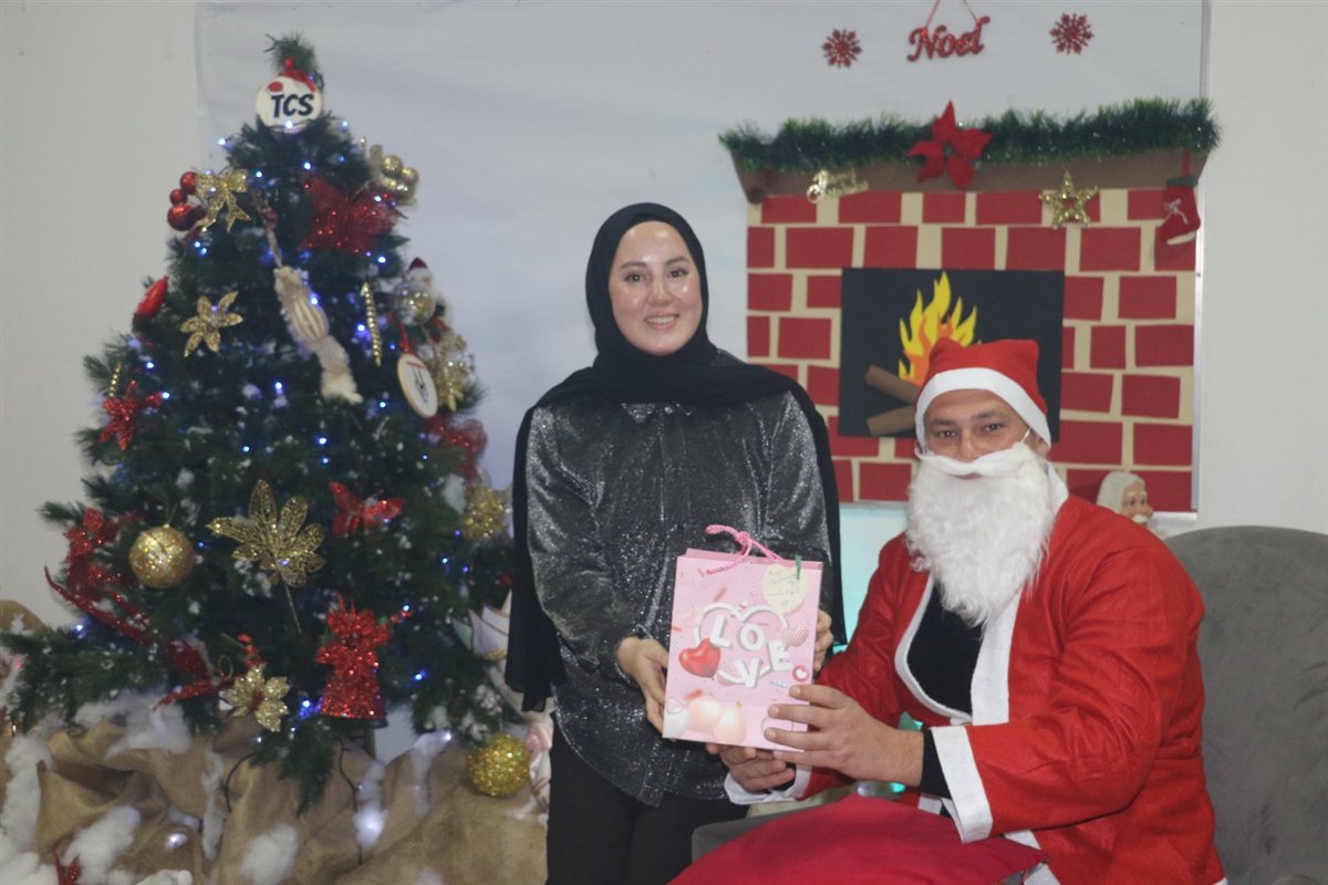 مدرسة صور الدولية TCS تكرم هيئتيها التعليمية والإدارية بعشاء احتفالي بمناسبة الأعياد