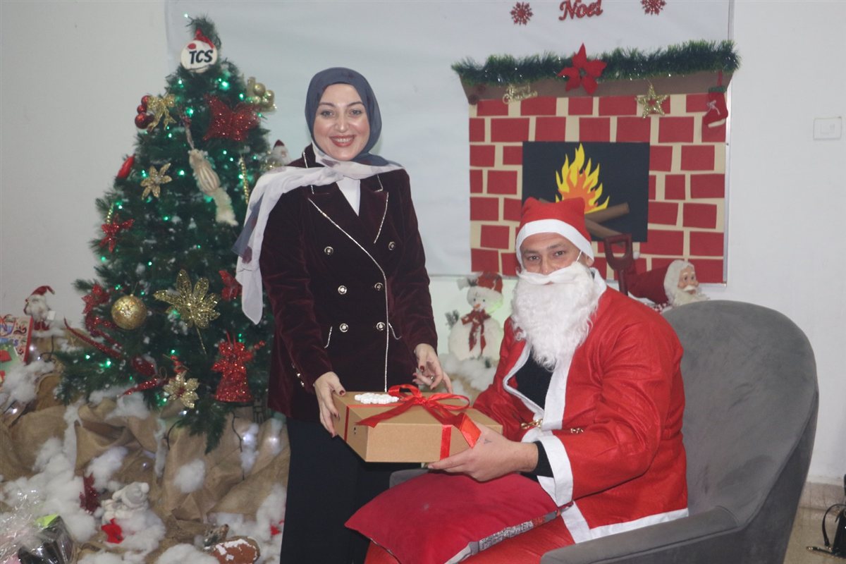 مدرسة صور الدولية TCS تكرم هيئتيها التعليمية والإدارية بعشاء احتفالي بمناسبة الأعياد