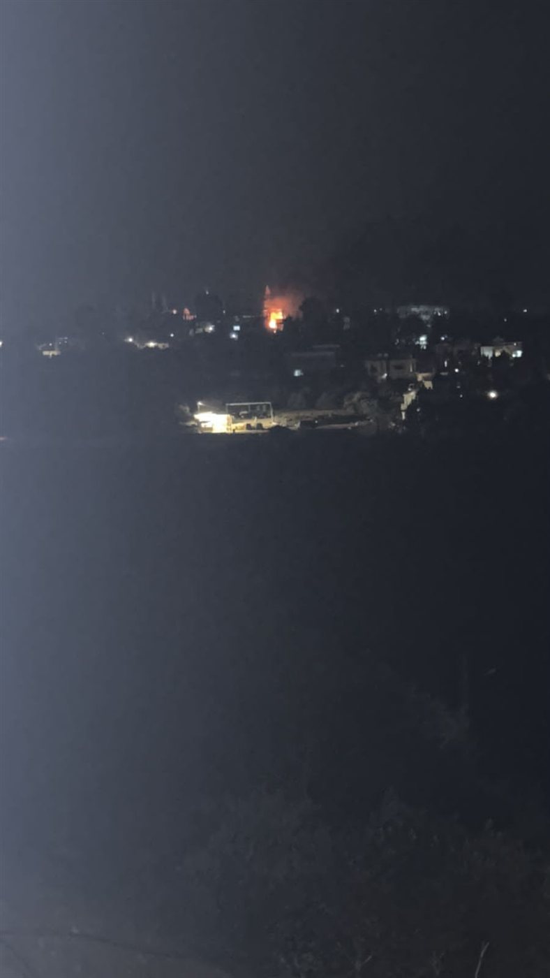 عاجل وبالفيديو غارة تستهدف سيارة في بلدة جناتا قرب المسجد - قضاء صور