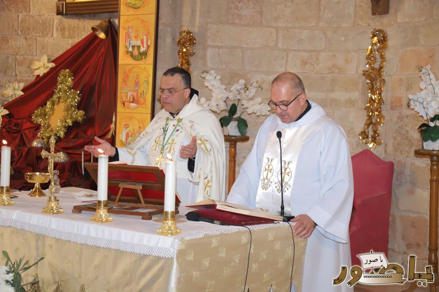 بالصور: قداس الميلاد المجيد في كاتدرائية سيدة البحار المارونية في صور