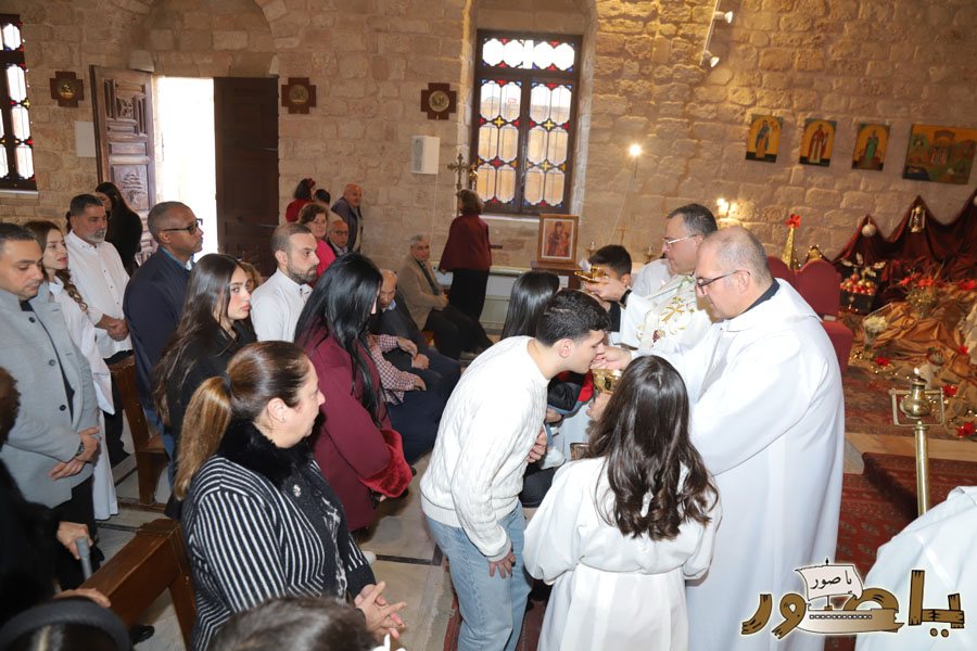 بالصور: قداس الميلاد المجيد في كاتدرائية سيدة البحار المارونية في صور