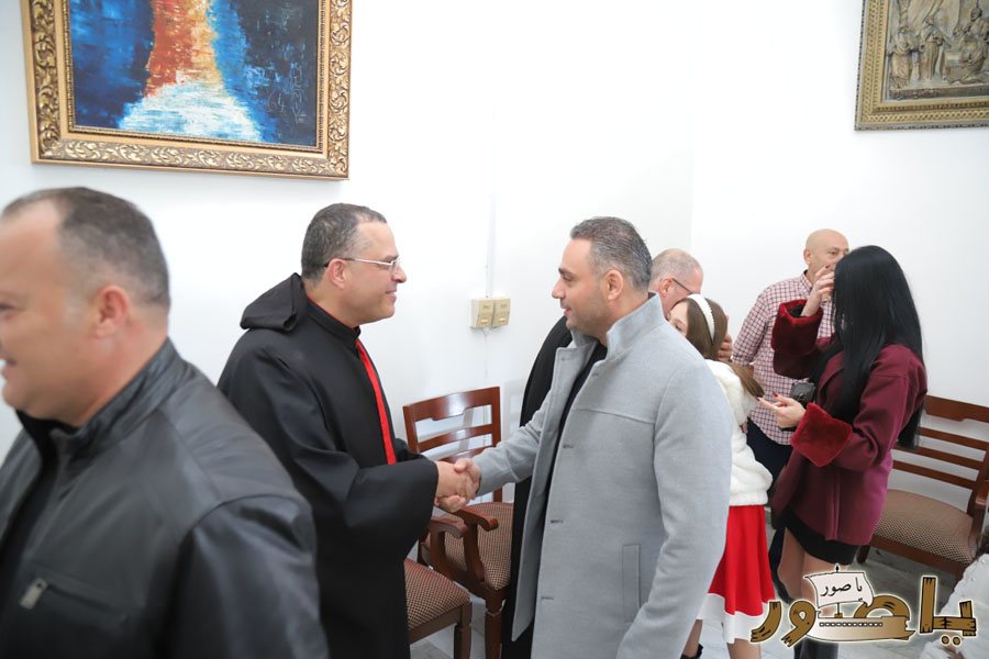 بالصور: قداس الميلاد المجيد في كاتدرائية سيدة البحار المارونية في صور