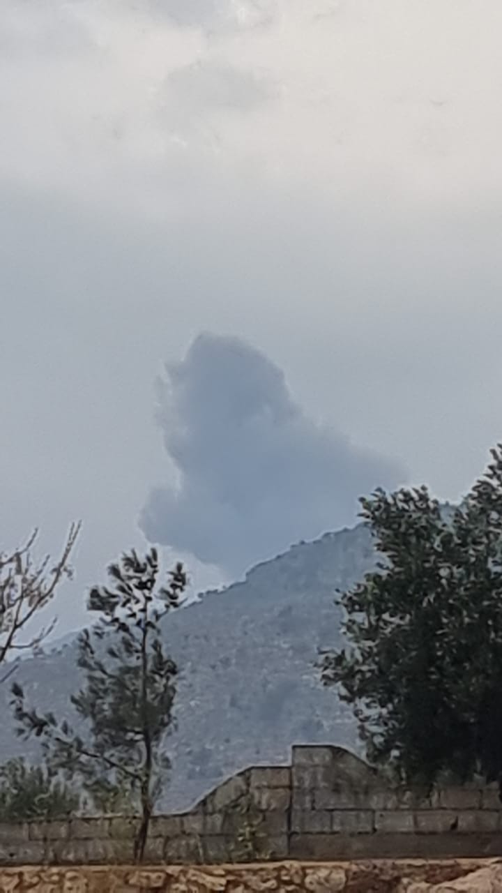 بالصور: سلسلة غارات من الطيران الحربي تستهدف إقليم التفاح والهرمل