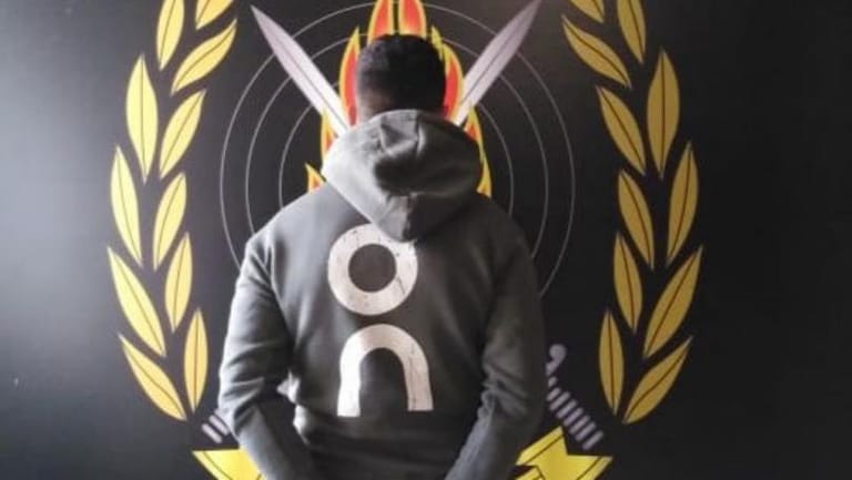 اشترى دراجات مسروقة من سجين سابق ثم تعلم سرقتها بنفسه... وهكذا حصل على هوية مزورة!