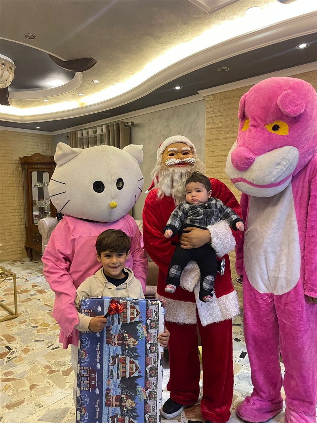 محلات قاسم في طورا تحتفل بعيد الميلاد وتعلن الجهوزية لاستقبال الزبائن ليلة رأس السنة