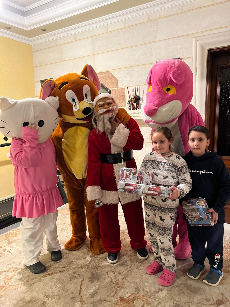 محلات قاسم في طورا تحتفل بعيد الميلاد وتعلن الجهوزية لاستقبال الزبائن ليلة رأس السنة