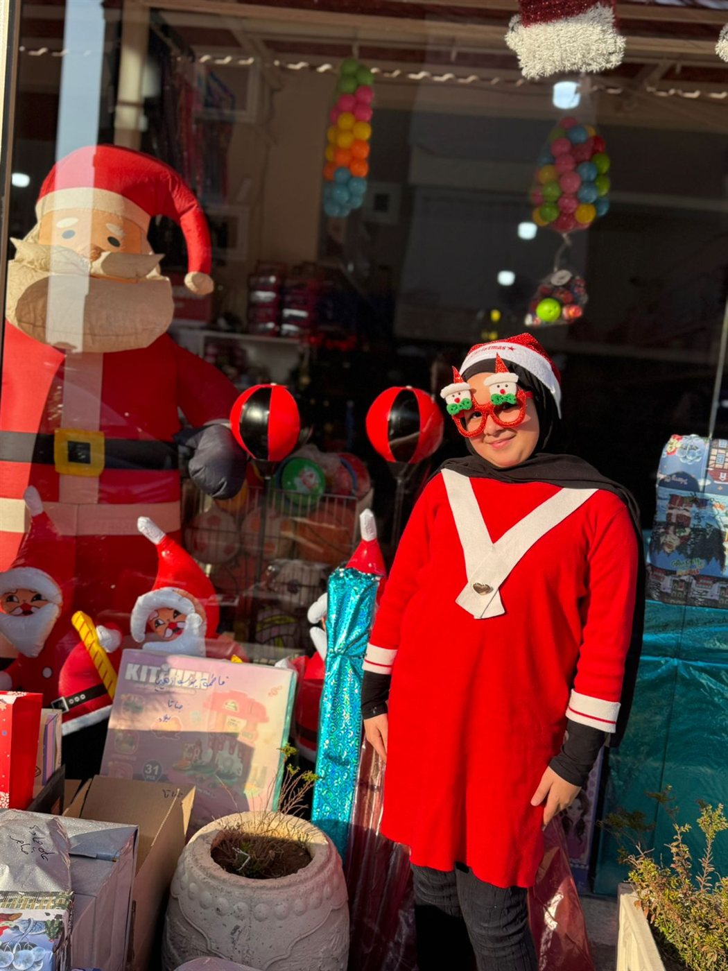 محلات قاسم في طورا تحتفل بعيد الميلاد وتعلن الجهوزية لاستقبال الزبائن ليلة رأس السنة