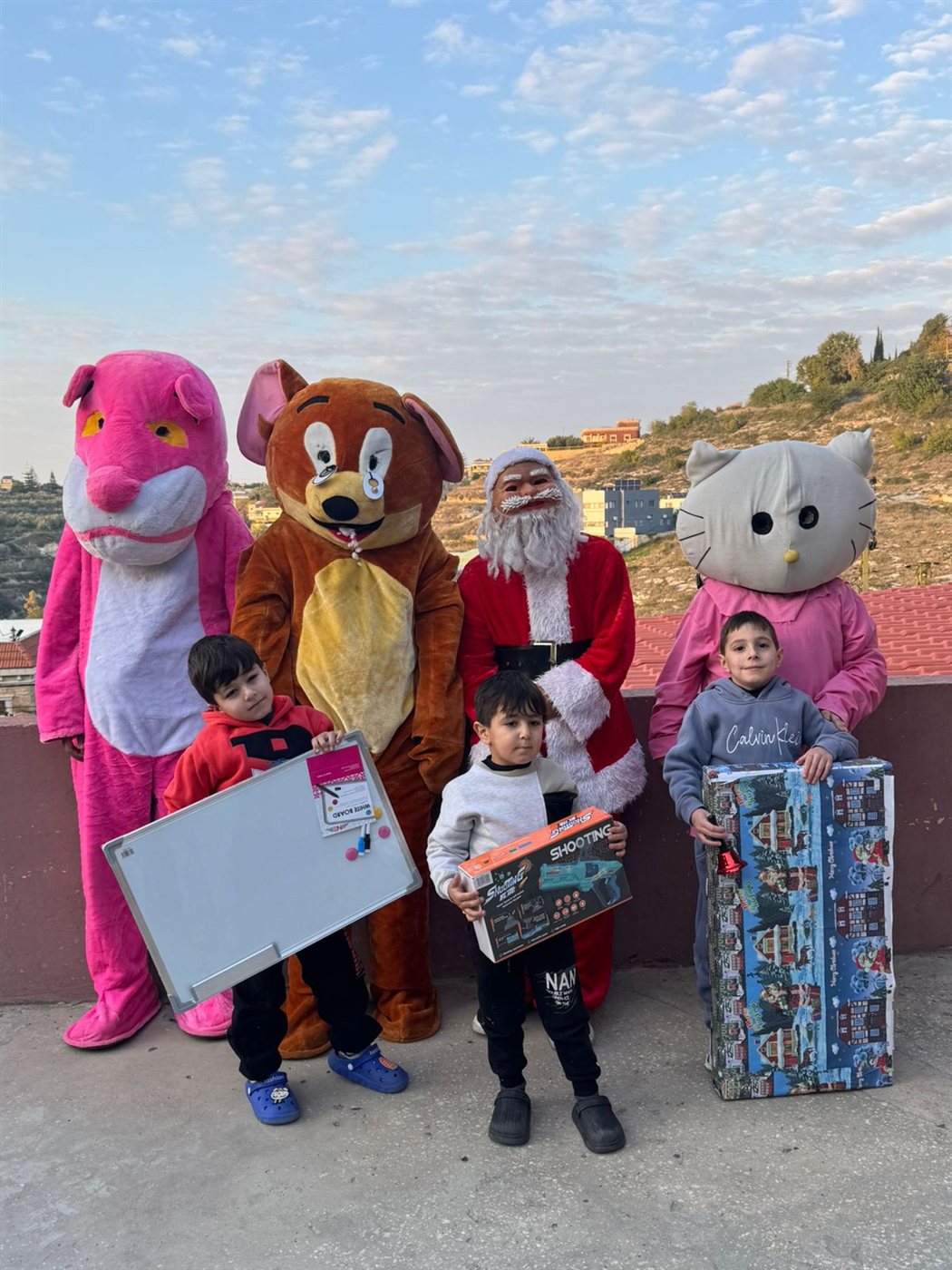 محلات قاسم في طورا تحتفل بعيد الميلاد وتعلن الجهوزية لاستقبال الزبائن ليلة رأس السنة