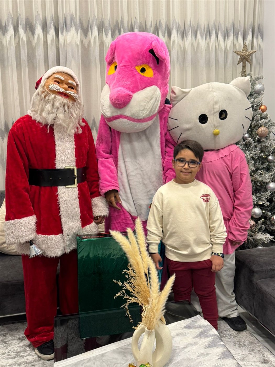 محلات قاسم في طورا تحتفل بعيد الميلاد وتعلن الجهوزية لاستقبال الزبائن ليلة رأس السنة