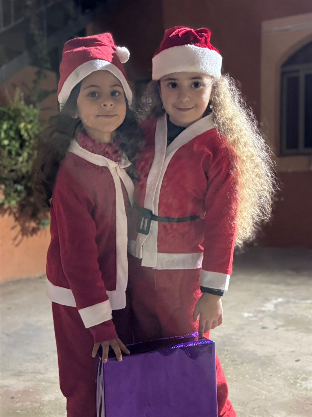 محلات قاسم في طورا تحتفل بعيد الميلاد وتعلن الجهوزية لاستقبال الزبائن ليلة رأس السنة