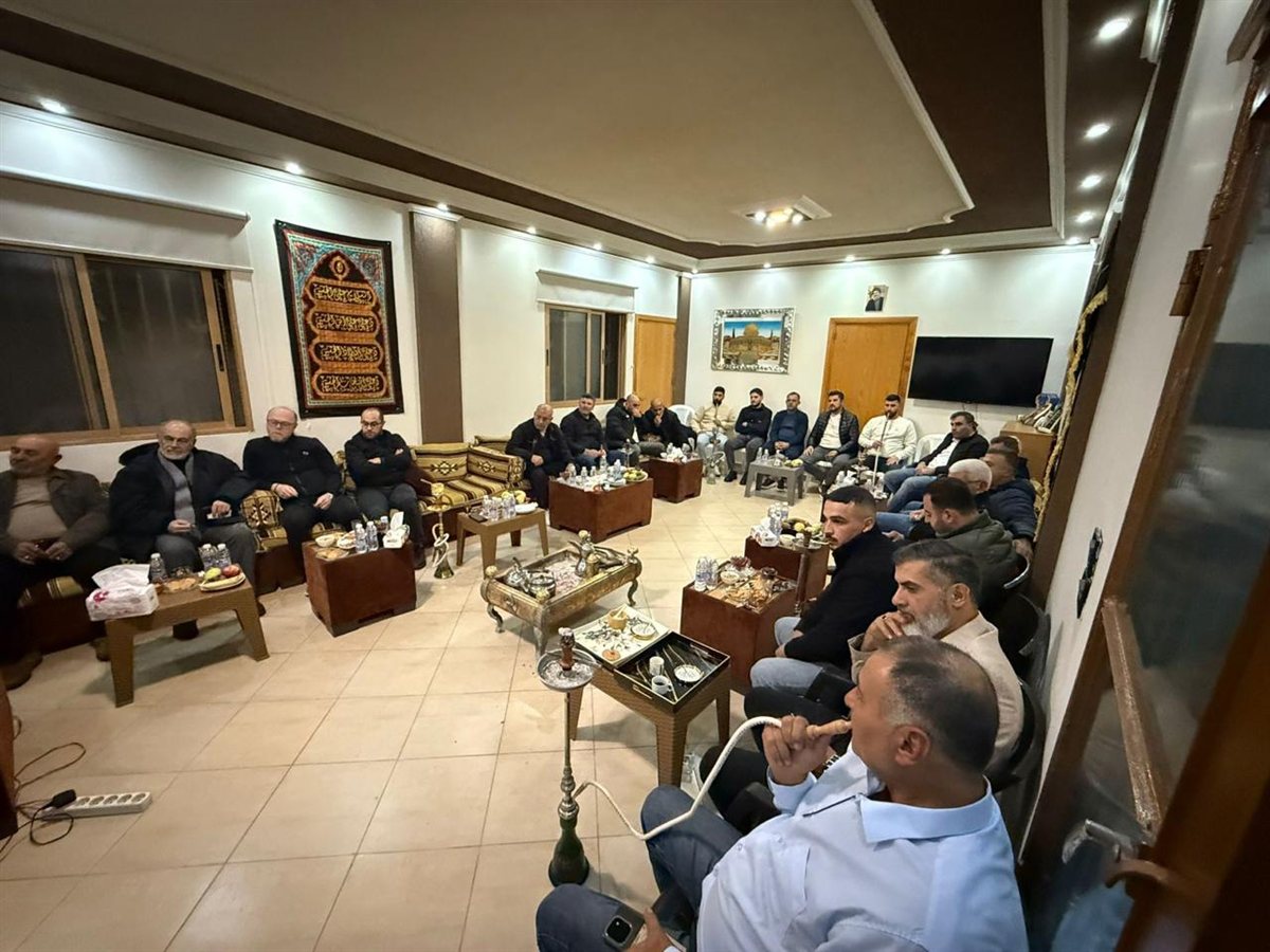 أمسية ثقافية في منزل السيد عبد القادر حردان في حي طيرحرفا - السماعية