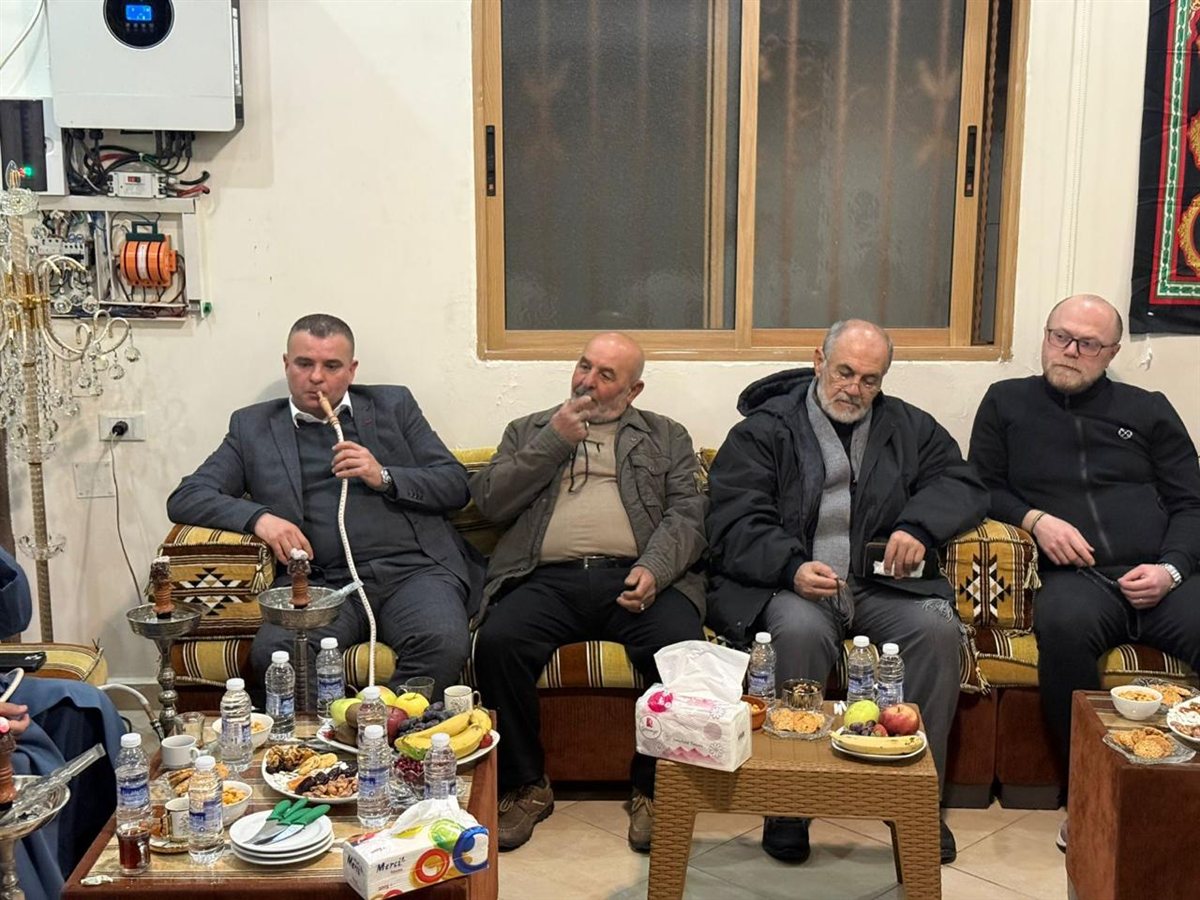 أمسية ثقافية في منزل السيد عبد القادر حردان في حي طيرحرفا - السماعية