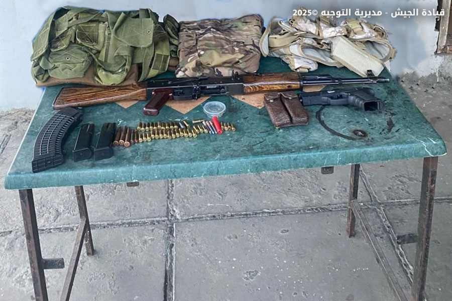 الجيش يوقف 15 مواطنا ويضبط أسلحة وذخائر