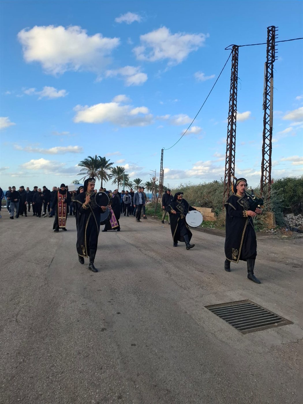 بالصور: تشييع الشاب مخايل الجوني والصلاة لراحة نفسه في صور