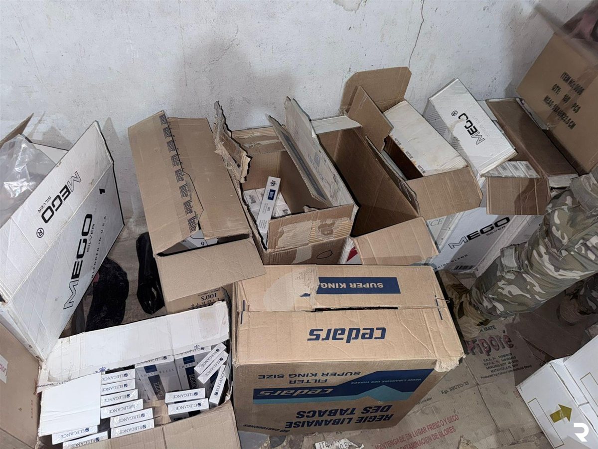 بالصور: دهم مستودعات لتخزين المصنوعات التبغية المهربة والمزورة!