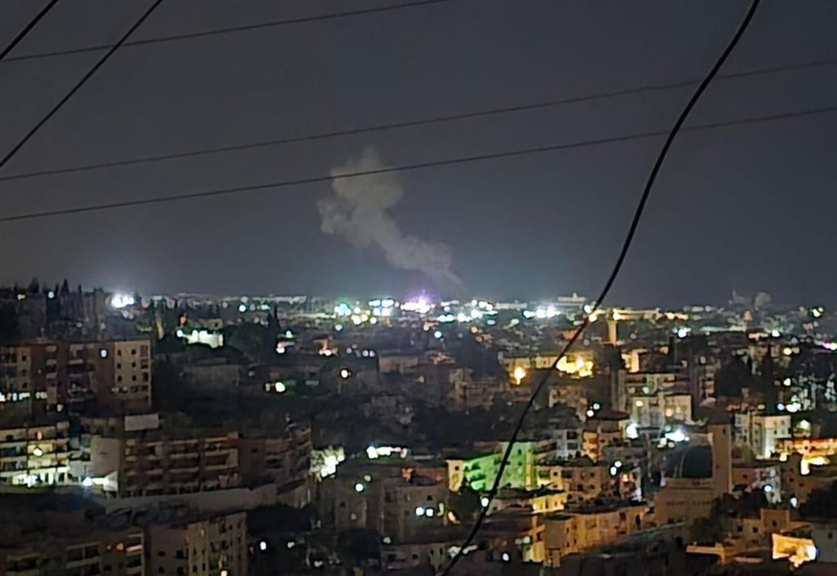 استهداف مبنى في المنطقة الصناعية في سينيق فجرا وسقوط جريح