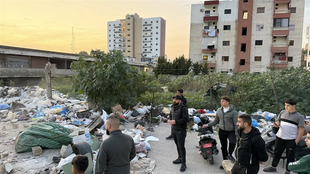 بالصور: الزبالة تخنقنا ... أهالي المساكن الشعبية قرب صور يوجهون نداء عاجلا إلى بلدية برج الشمالي!