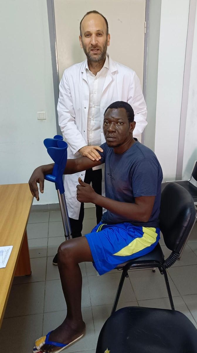 الساحر الأبيض ... الطبيب الذي أنقذ قدم المدرب وأعاد إليه الأمل