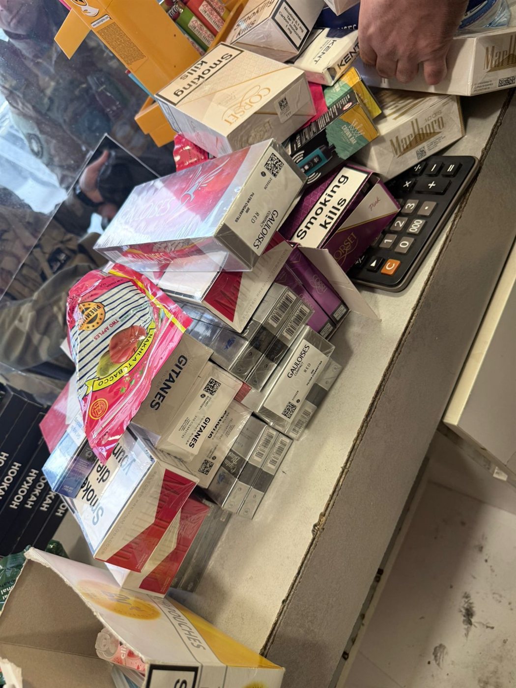 دهم أحياء في الضاحية: ضبط تبغ مهرب ومزور.. وعقوبات بحق المخالفين! (صور)