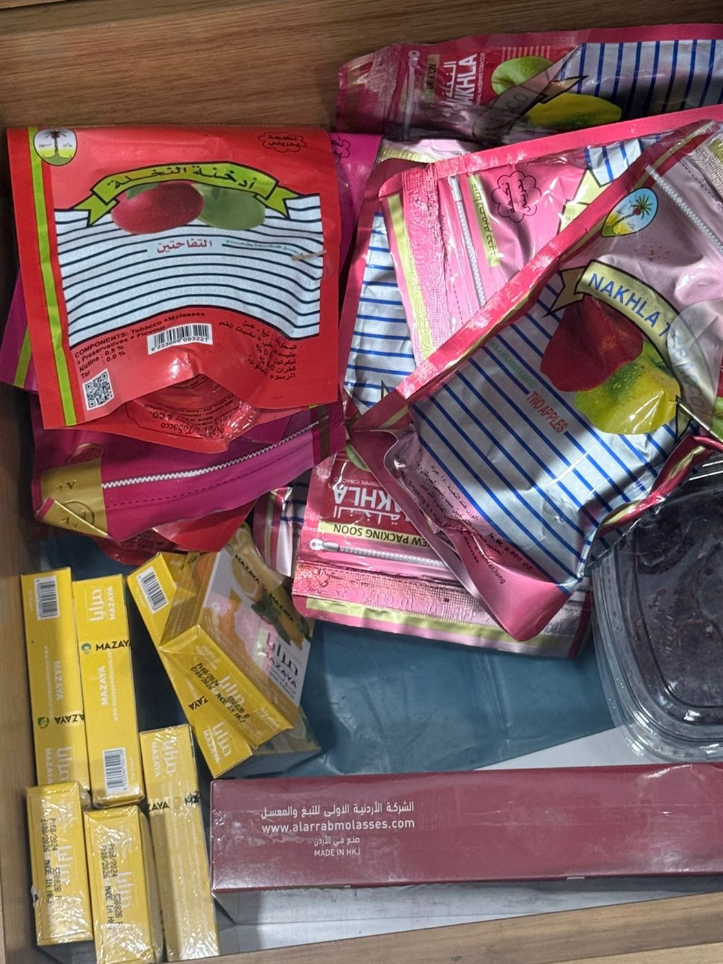 دهم أحياء في الضاحية: ضبط تبغ مهرب ومزور.. وعقوبات بحق المخالفين! (صور)