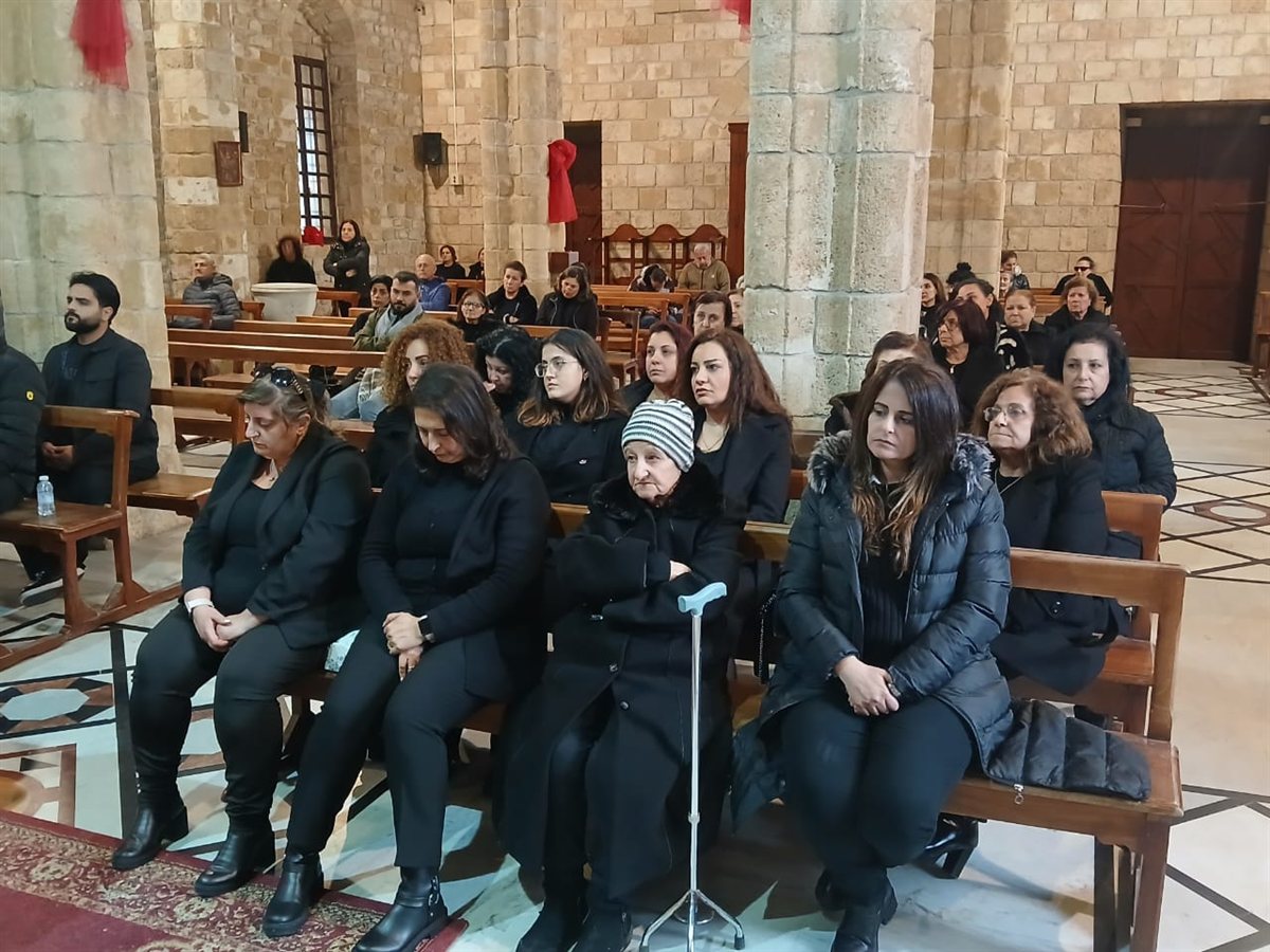 بالصور: تشييع المرحومة السيدة ليلى شماس في مدينة صور