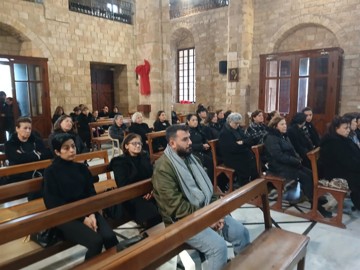 بالصور: تشييع المرحومة السيدة ليلى شماس في مدينة صور