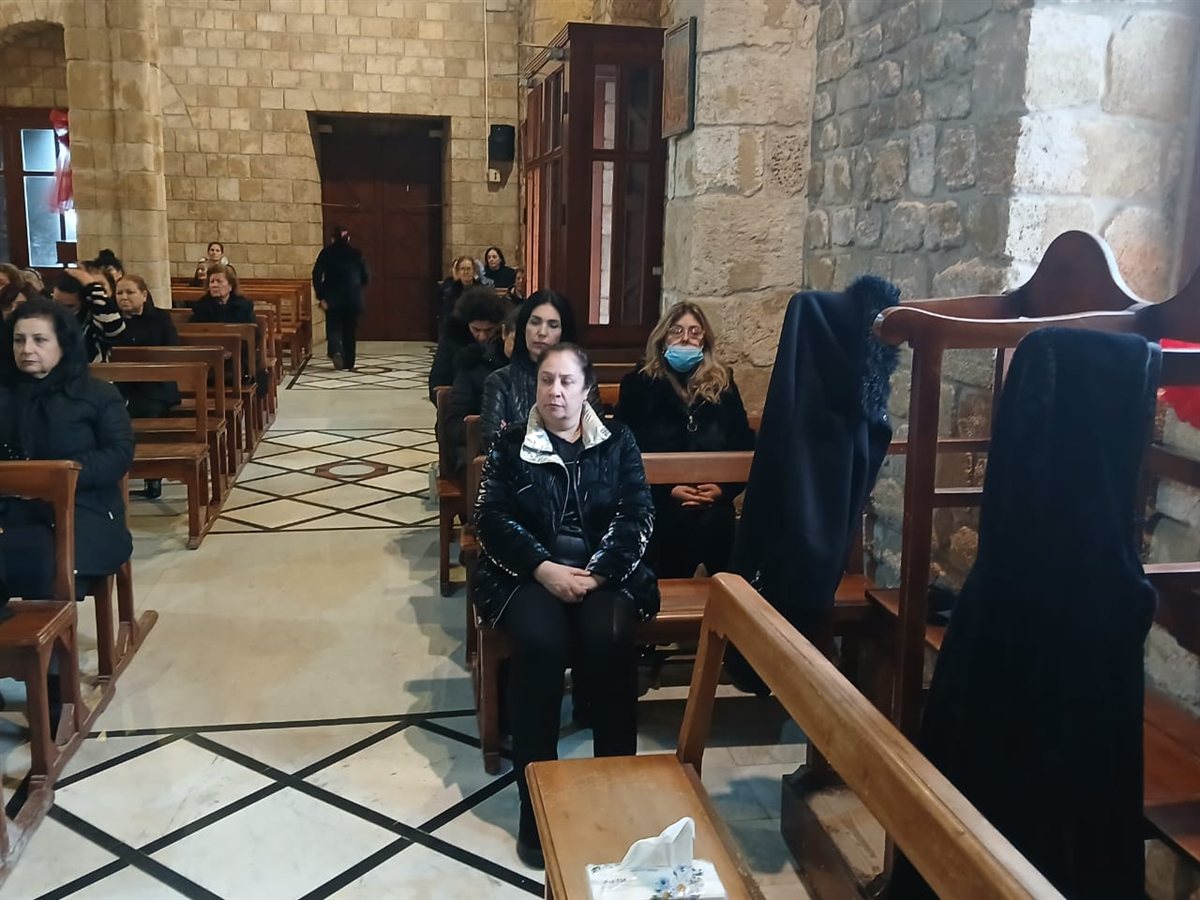 بالصور: تشييع المرحومة السيدة ليلى شماس في مدينة صور