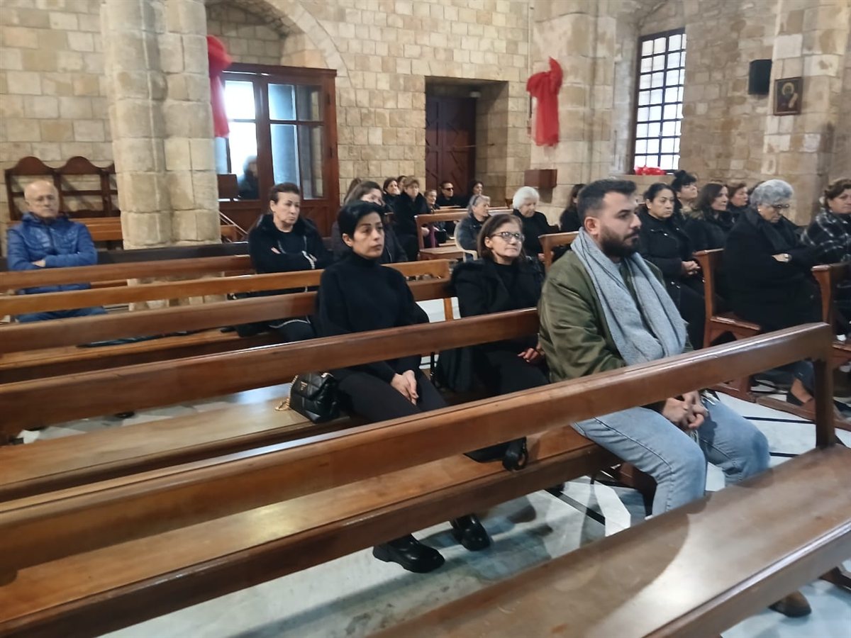 بالصور: تشييع المرحومة السيدة ليلى شماس في مدينة صور